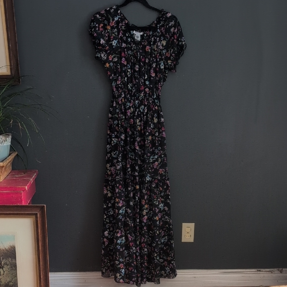 Chic Black Floral Maxi Dress